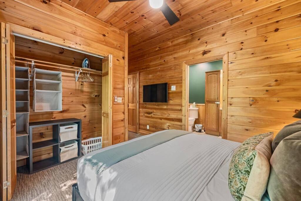 Photo of Bedroom in Bryson City