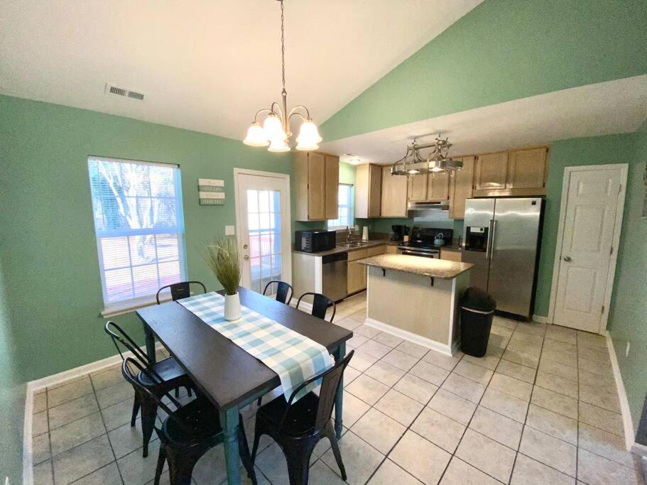 Photo of Livingroom in Jacksonville