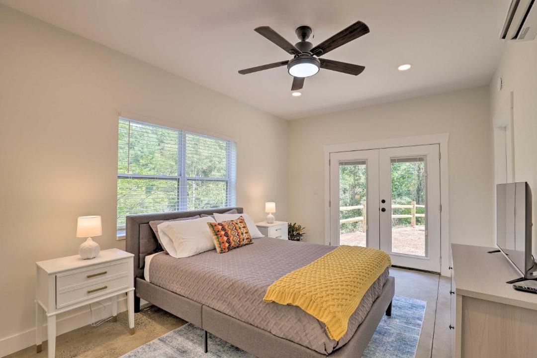 Photo of Bedroom in Woodfin