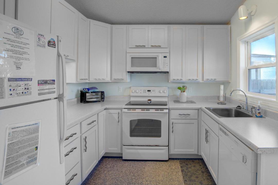 Photo of Kitchen in Topsail Beach