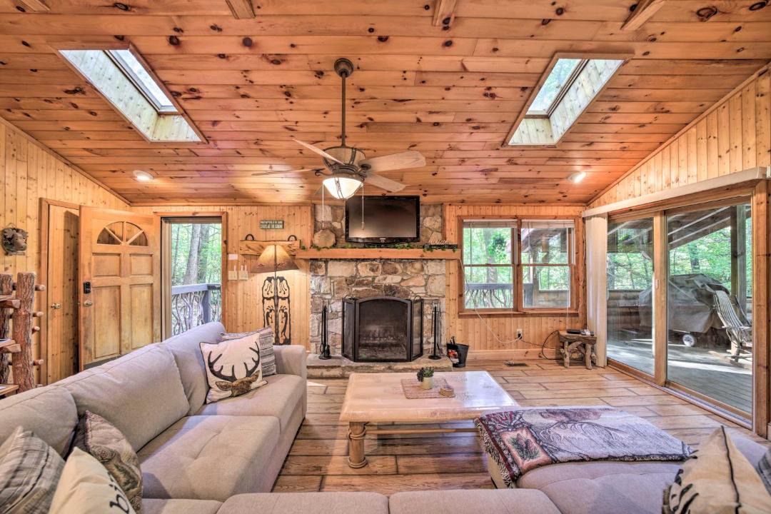 Photo of Livingroom in Lake Toxaway
