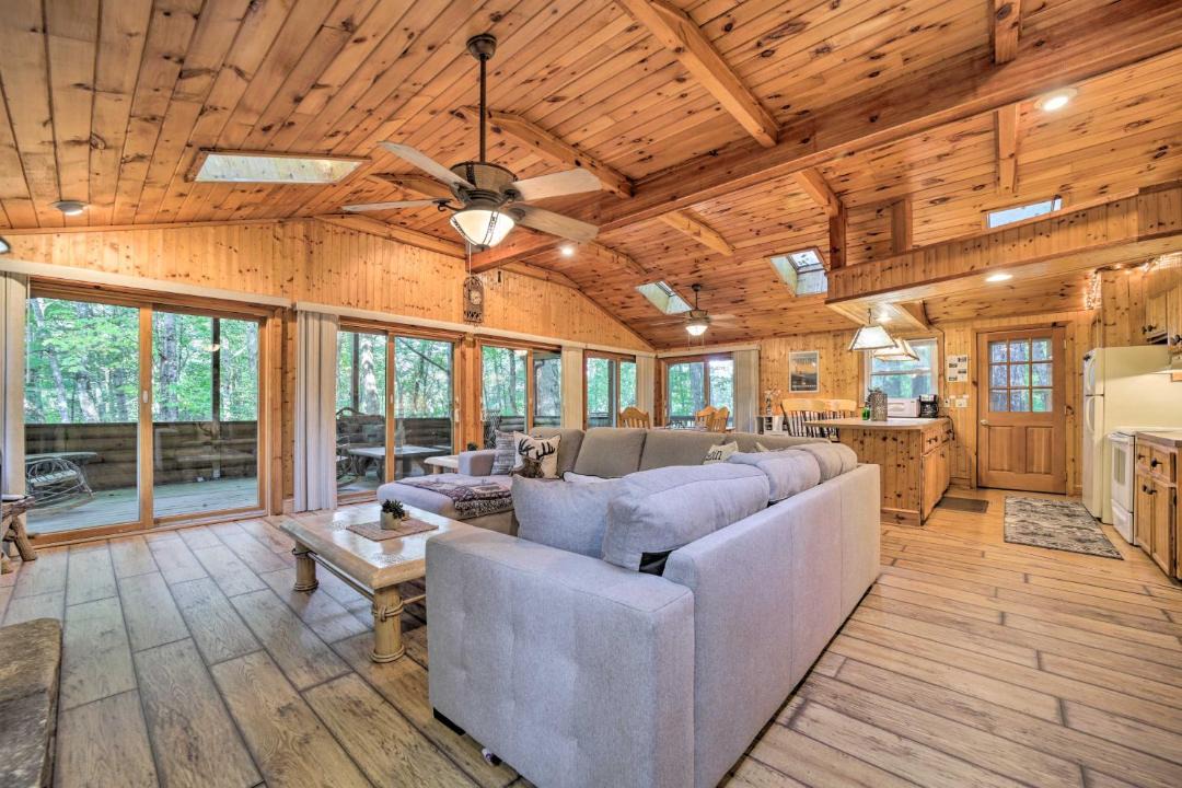 Photo of Livingroom in Lake Toxaway