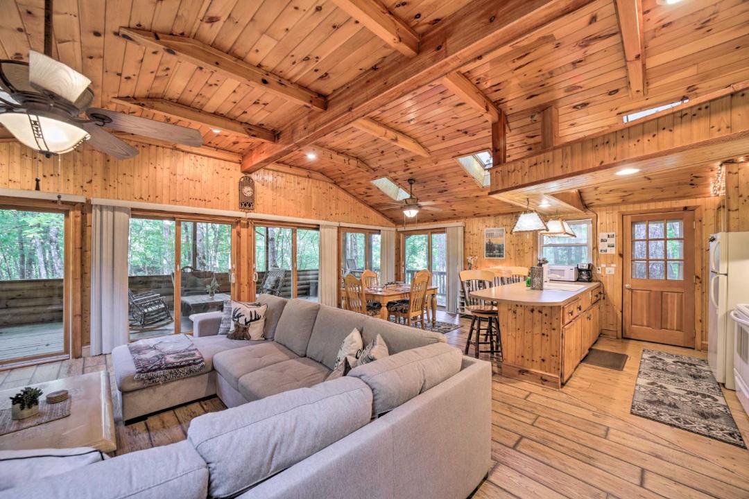 Photo of Livingroom in Lake Toxaway