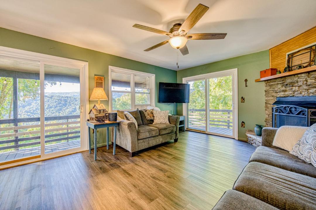 Photo of Livingroom in Maggie Valley