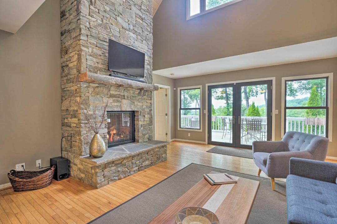 Photo of Livingroom in Pisgah Forest