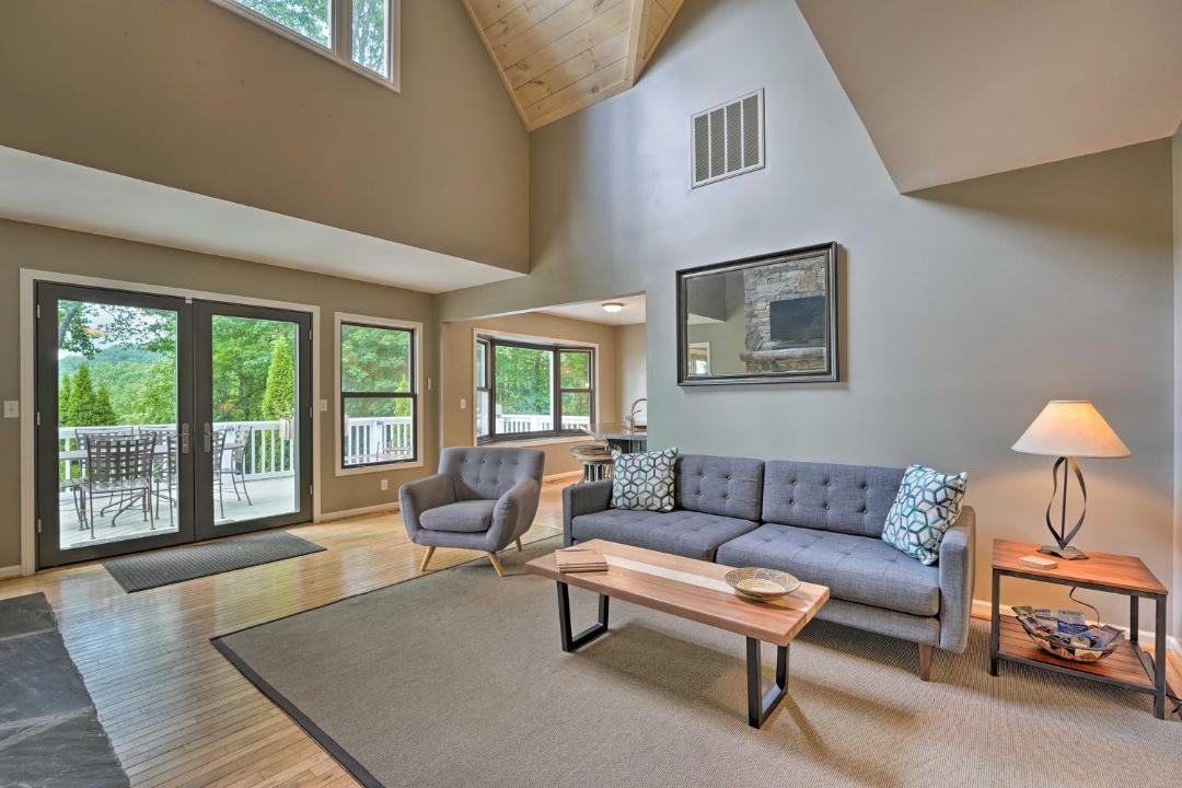 Photo of Livingroom in Pisgah Forest
