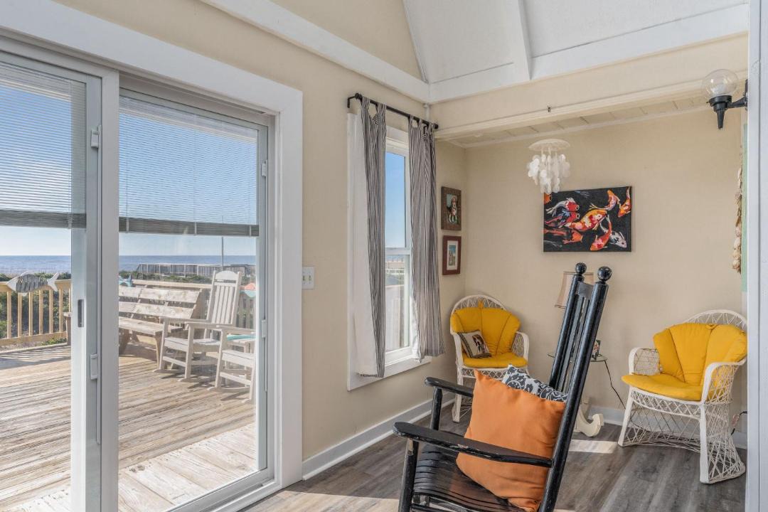 Photo of Livingroom in Caswell Beach