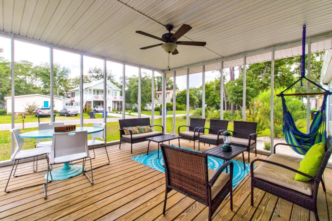 Photo of Patio Balcony in Tranquil Harbour