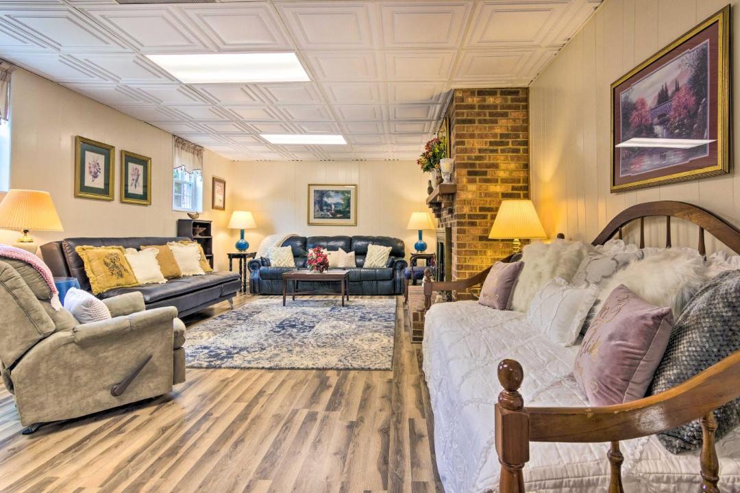 Photo of Livingroom in Lenoir