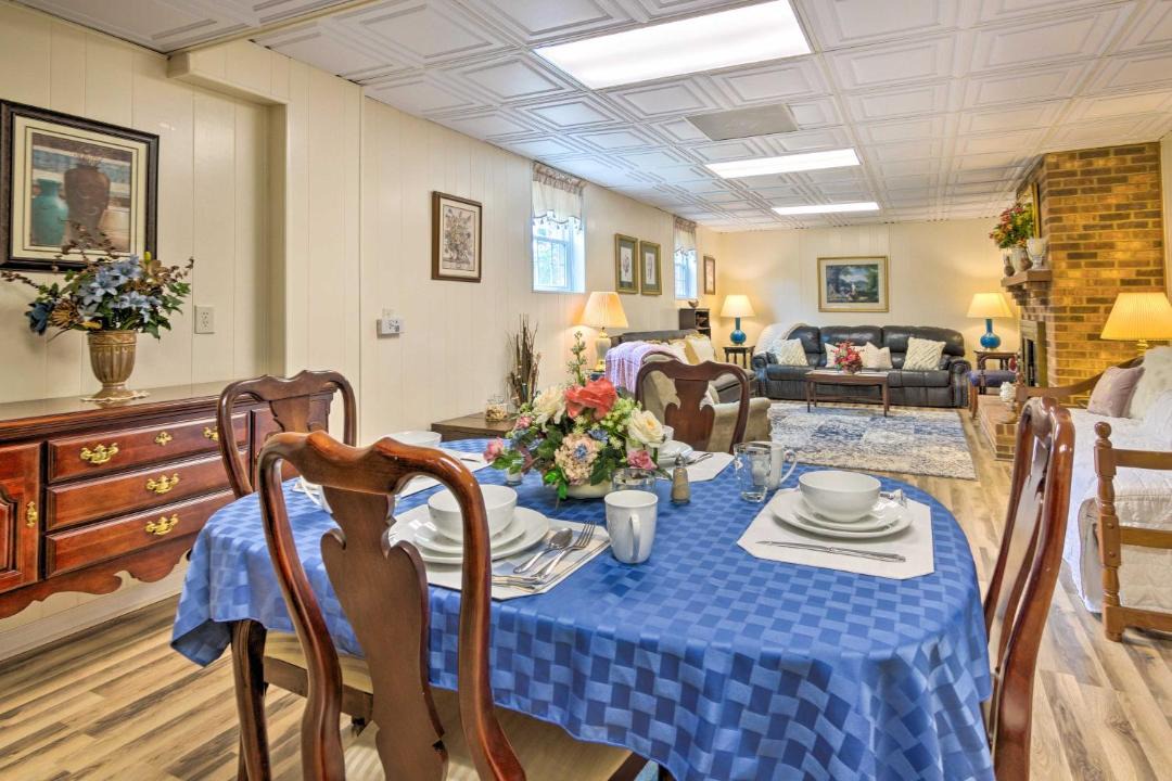 Photo of Livingroom in Lenoir