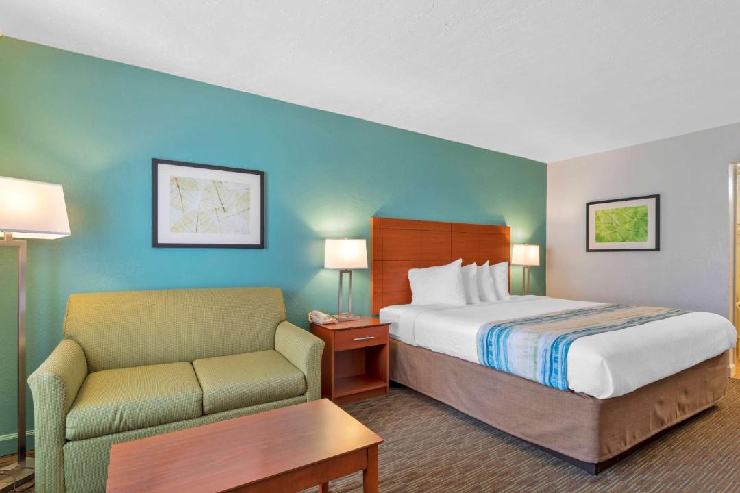Photo of Bedroom in Hendersonville