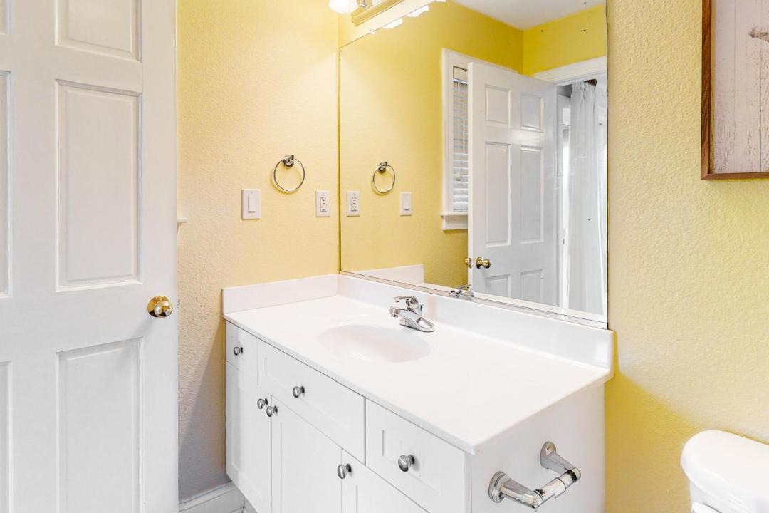 Photo of Bathroom in Farrow Shores