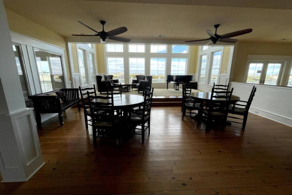 Photo of Others in Whalehead Beach