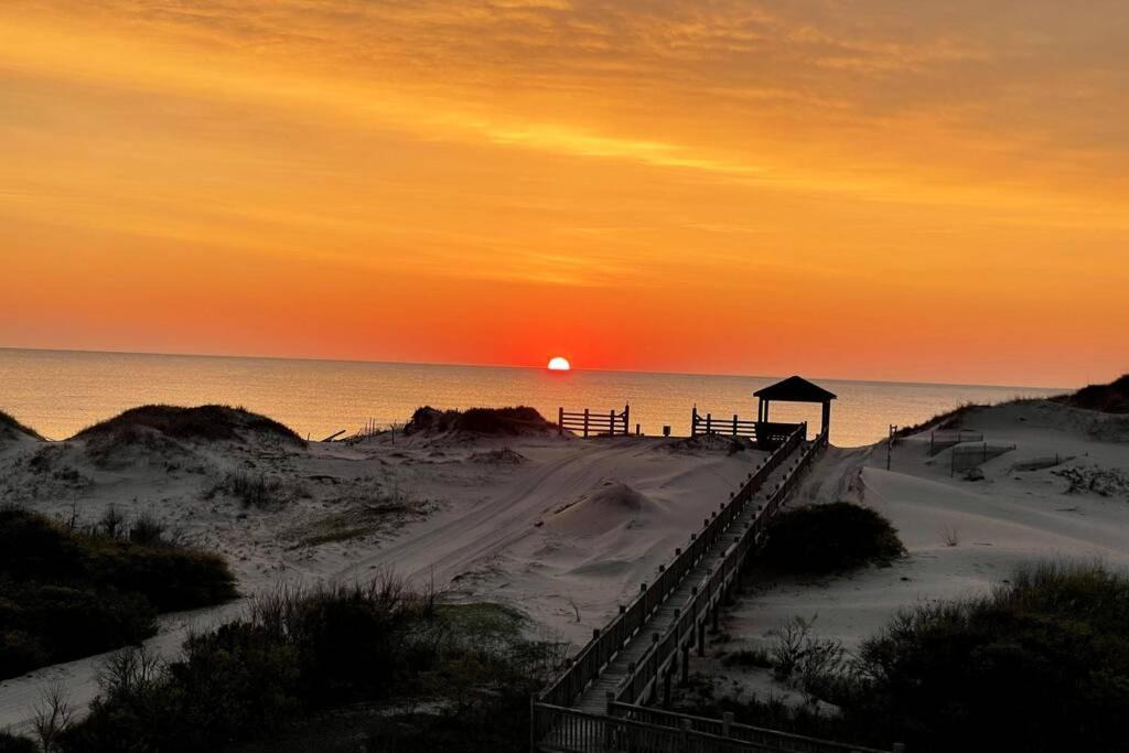 Photo of Others in Whalehead Beach