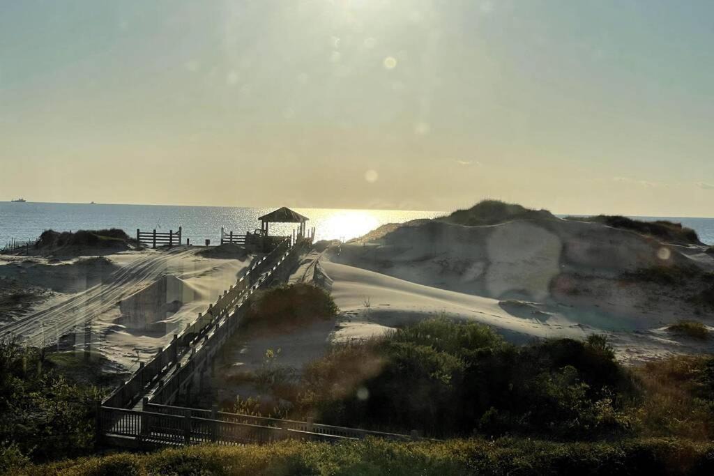 Photo of Others in Whalehead Beach