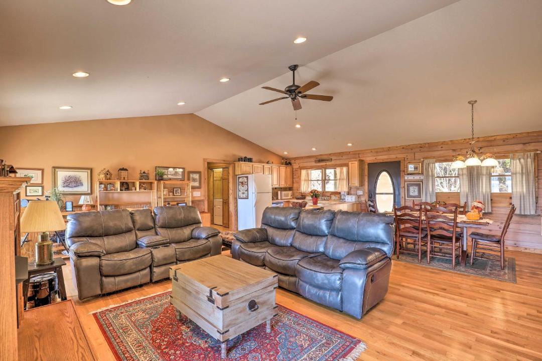 Photo of Livingroom in Bostic