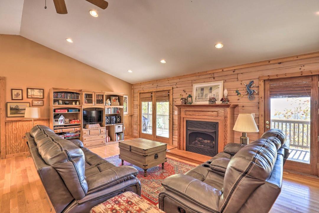 Photo of Livingroom in Bostic