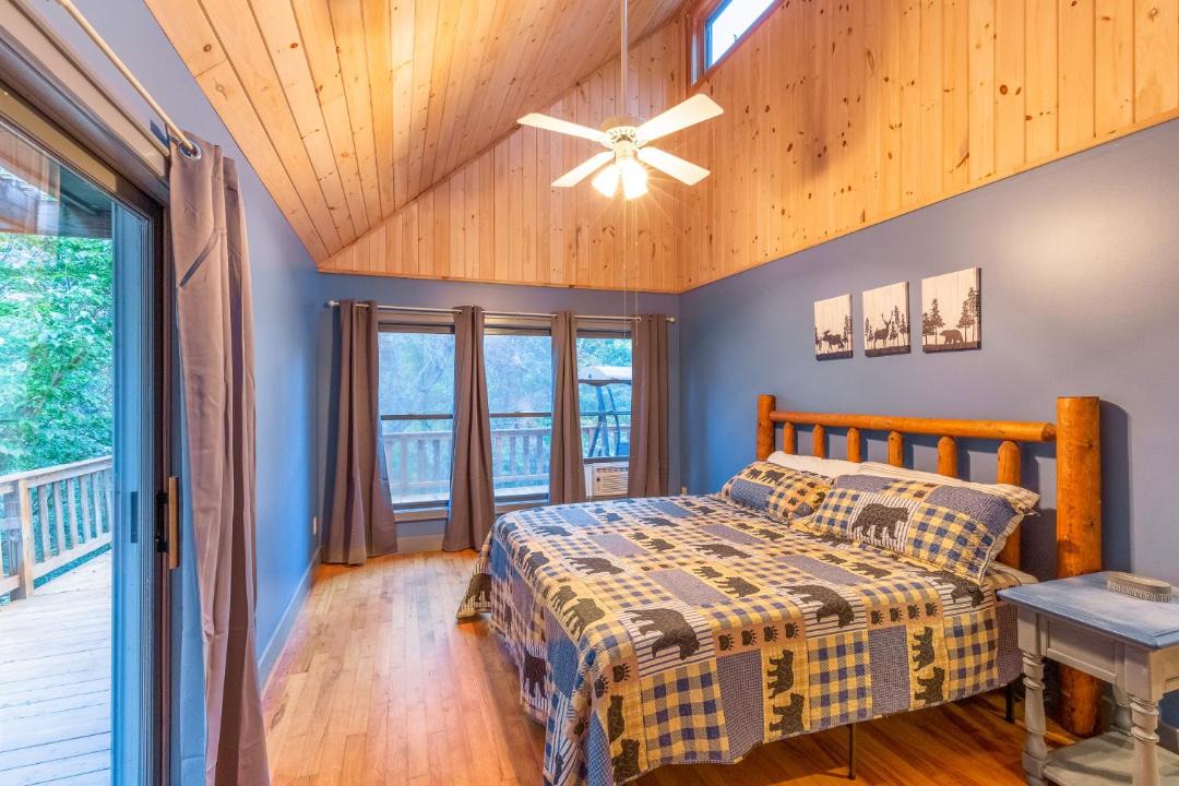 Photo of Bedroom in Sylva