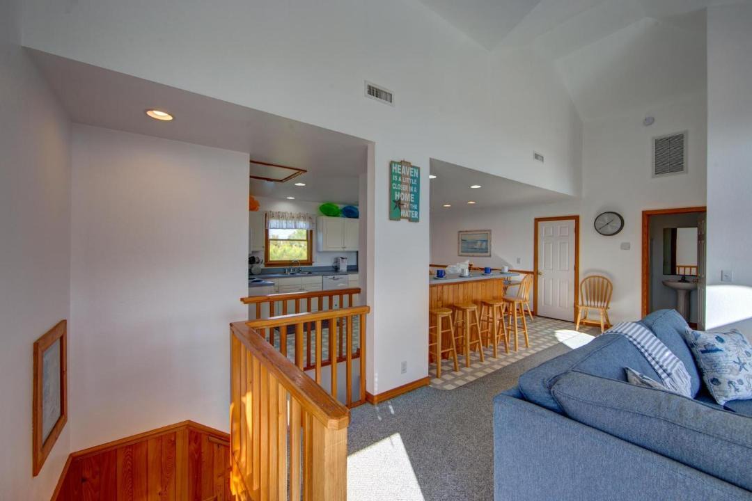 Photo of Livingroom in Waves