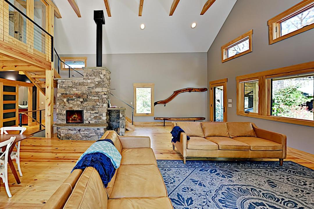 Photo of Livingroom in Pisgah Forest