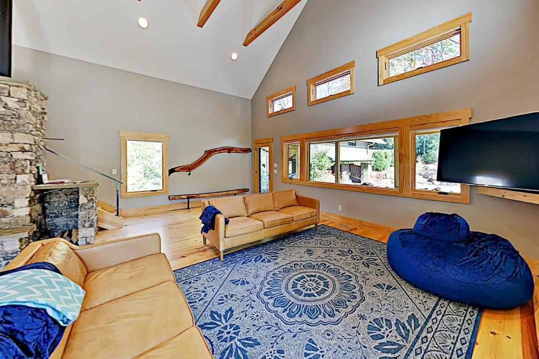 Photo of Livingroom in Pisgah Forest