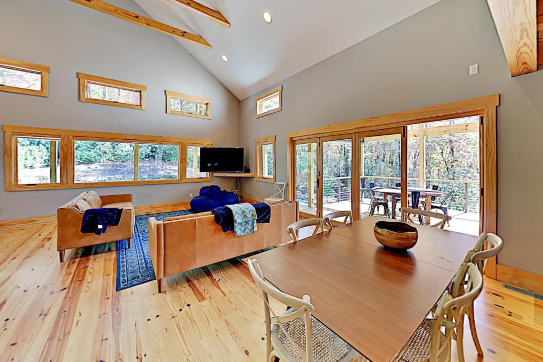 Photo of Livingroom in Pisgah Forest