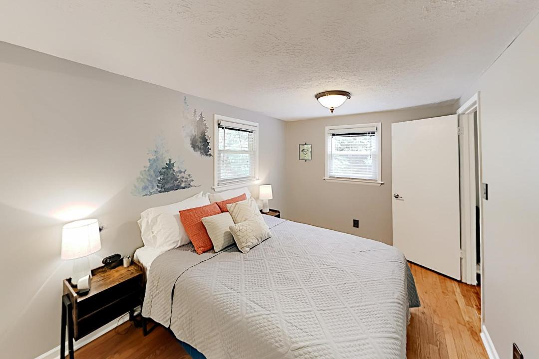 Photo of Bedroom in Hendersonville
