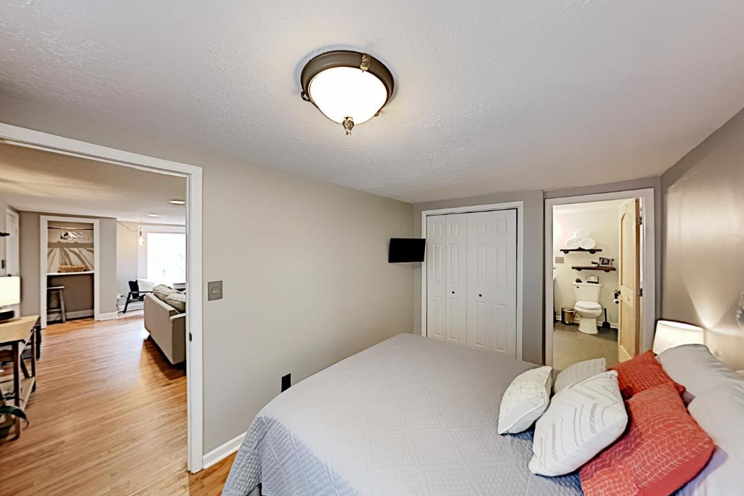 Photo of Bedroom in Hendersonville