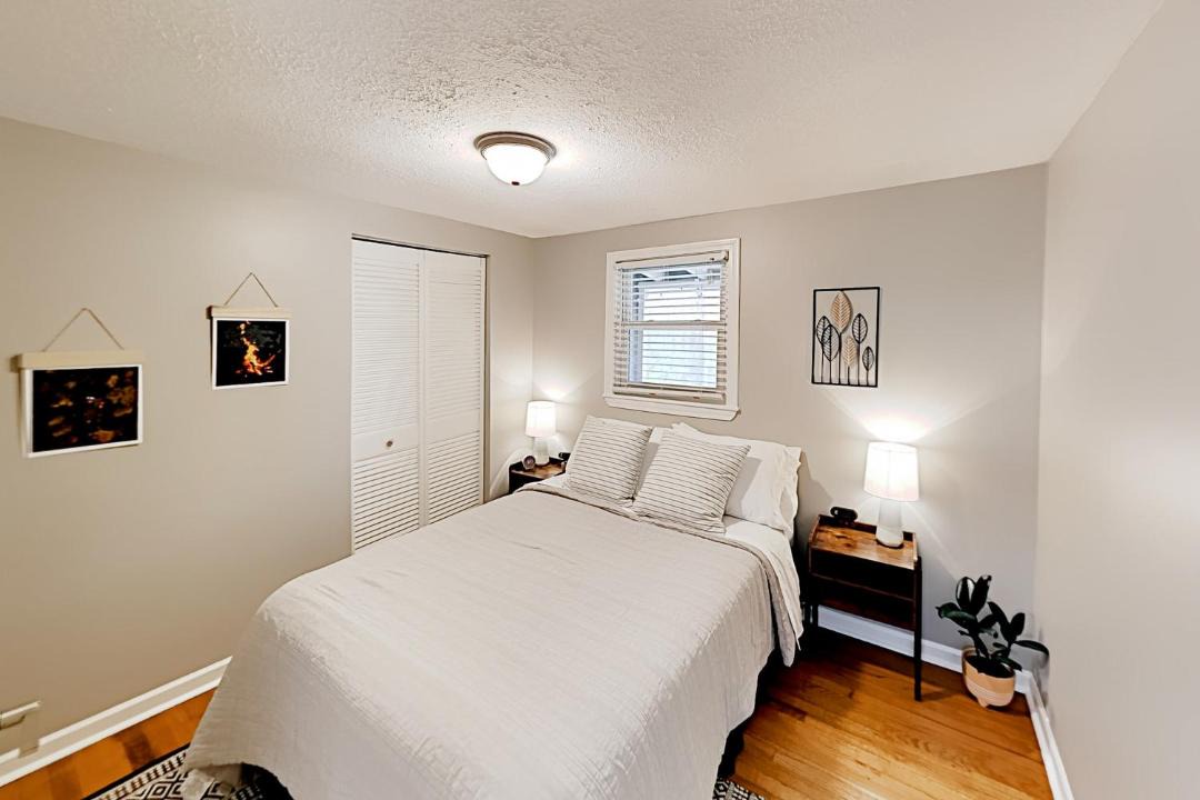 Photo of Bedroom in Hendersonville