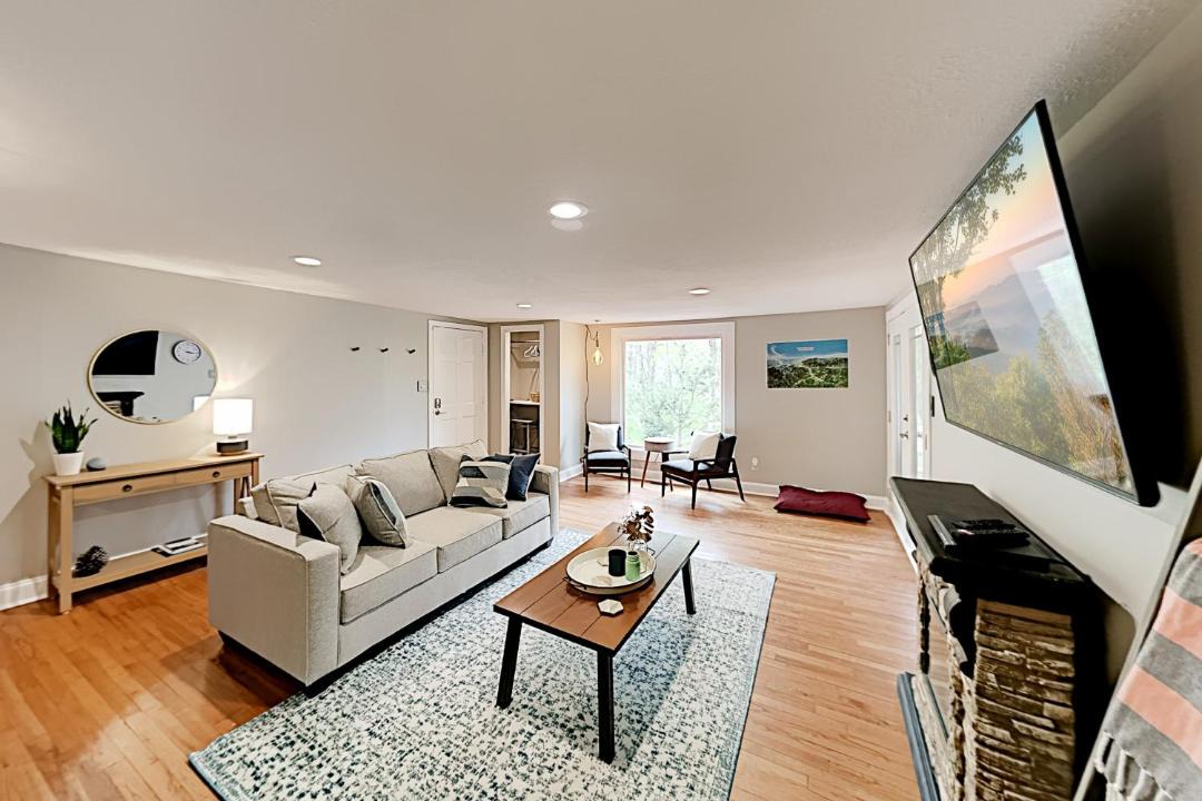 Photo of Livingroom in Hendersonville