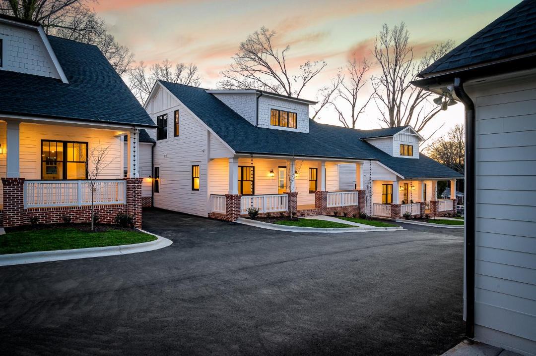 Photo of Buildings in Oakhurst