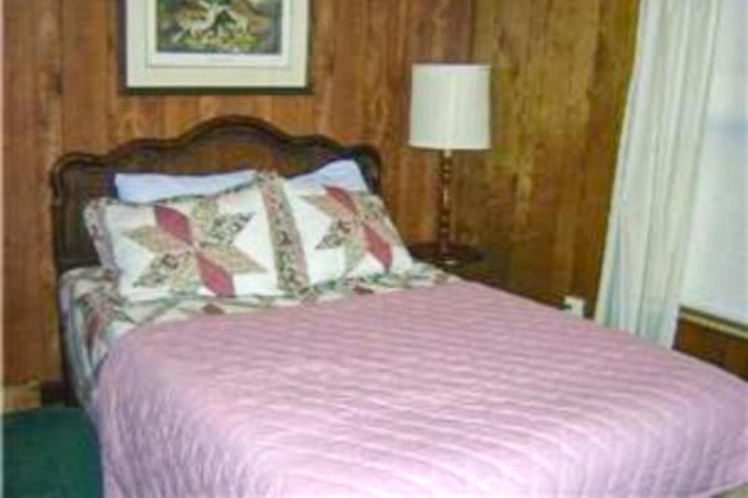 Photo of Bedroom in Lake Junaluska