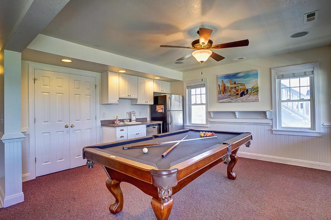 Photo of Livingroom in Wind Over Waves