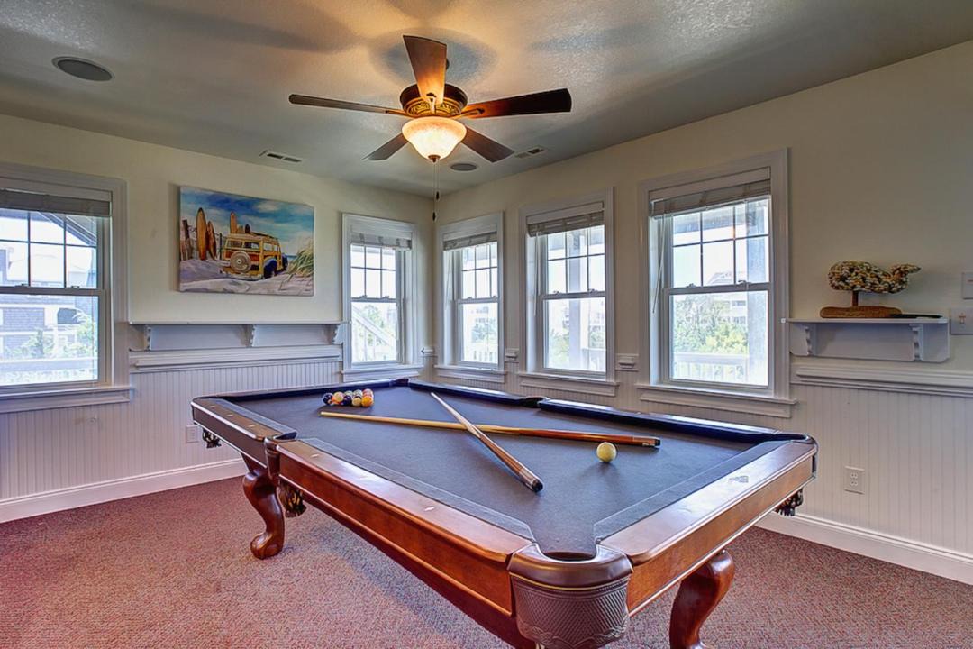 Photo of Livingroom in Wind Over Waves