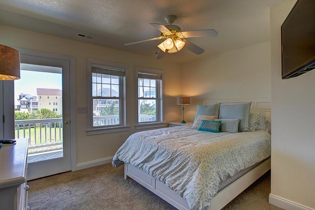 Photo of Bedroom in Wind Over Waves