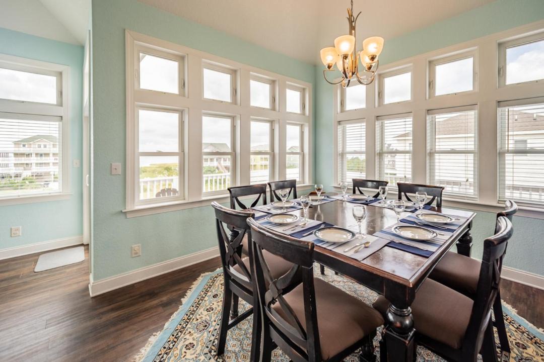 Photo of Livingroom in Wind Over Waves