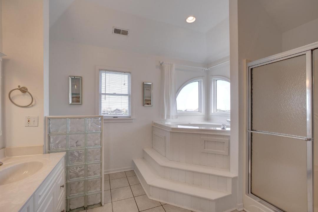 Photo of Bathroom in Farrow Shores