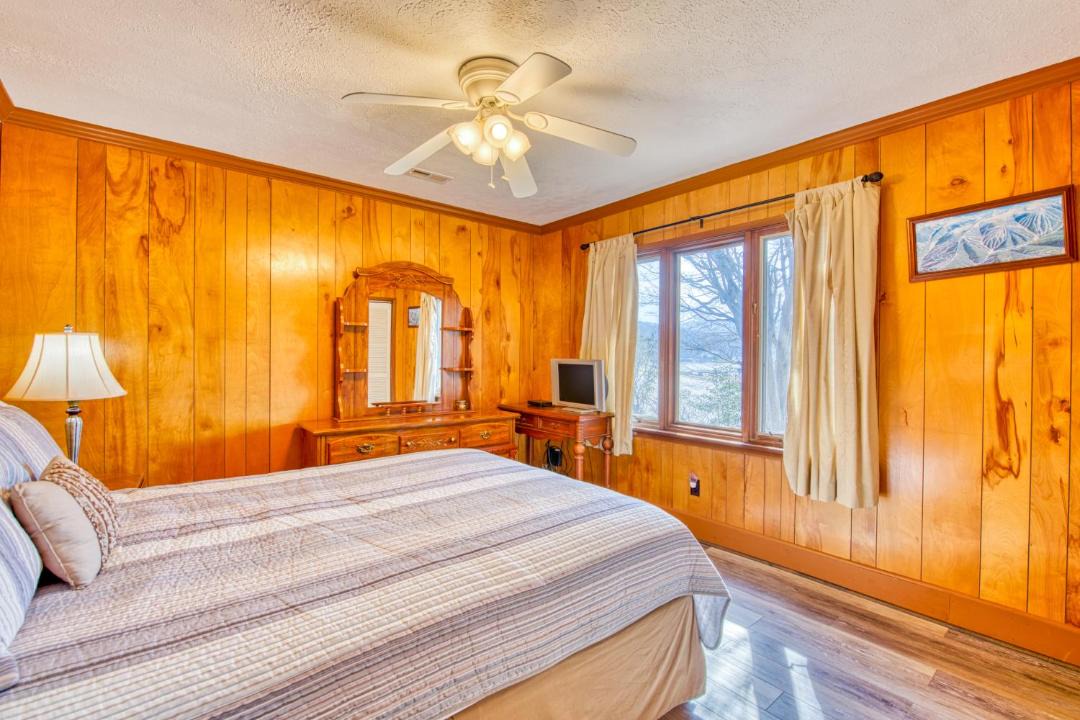 Photo of Bedroom in Lake Junaluska