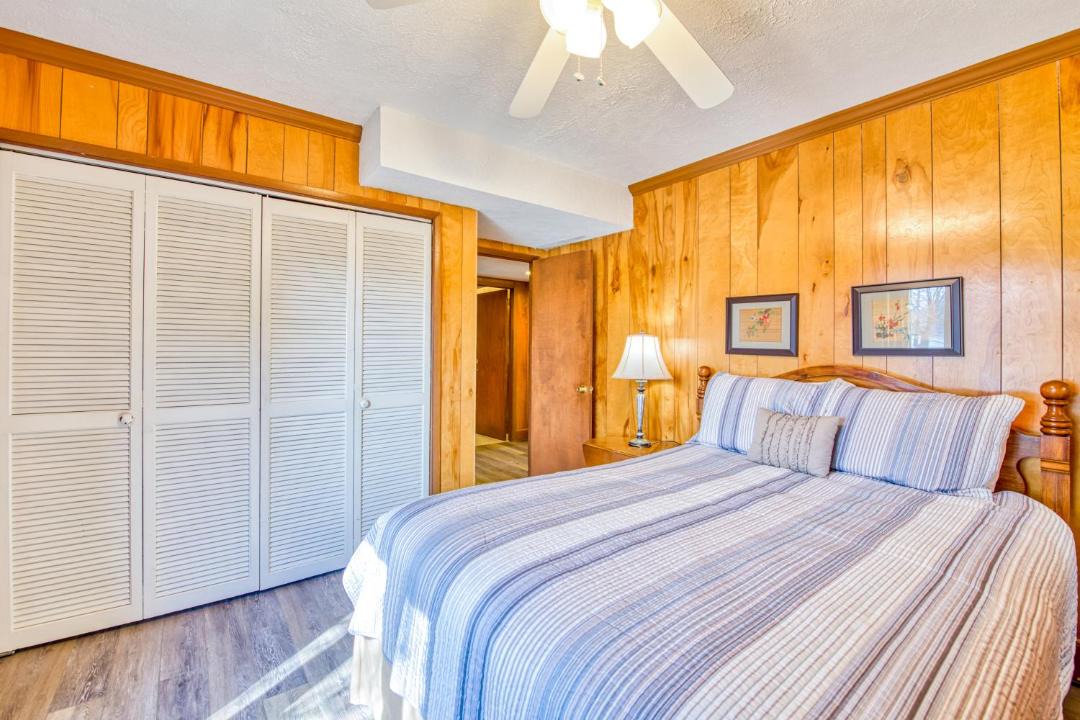 Photo of Bedroom in Lake Junaluska