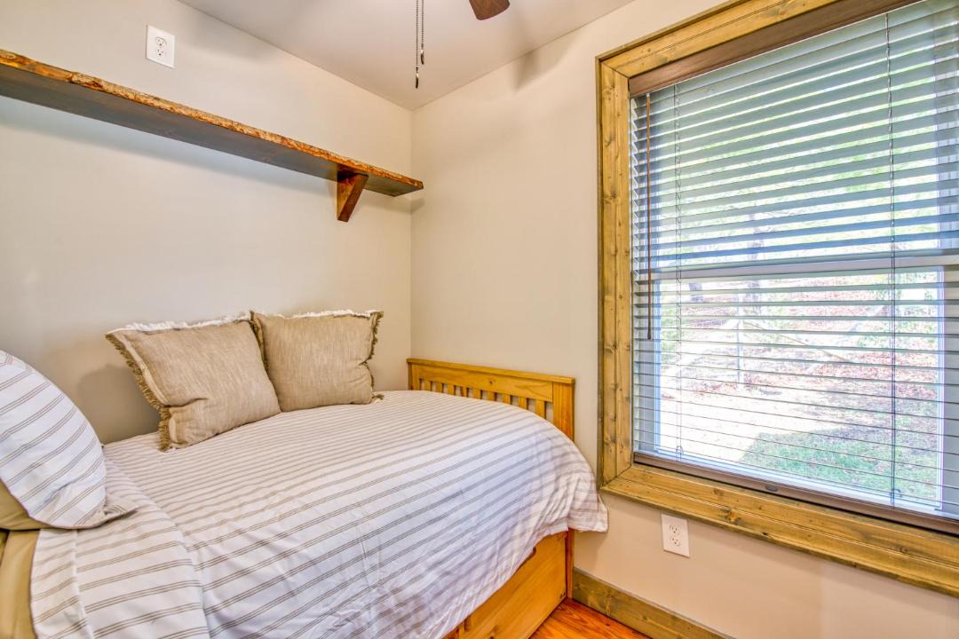 Photo of Bedroom in Swannanoa