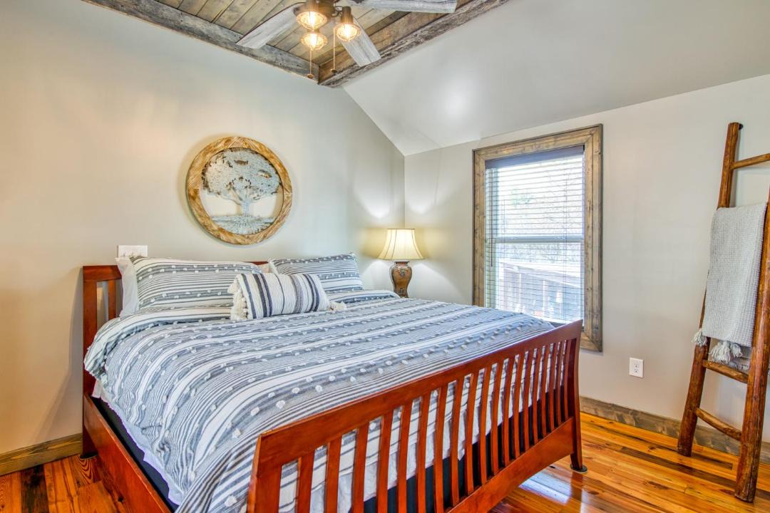 Photo of Bedroom in Swannanoa