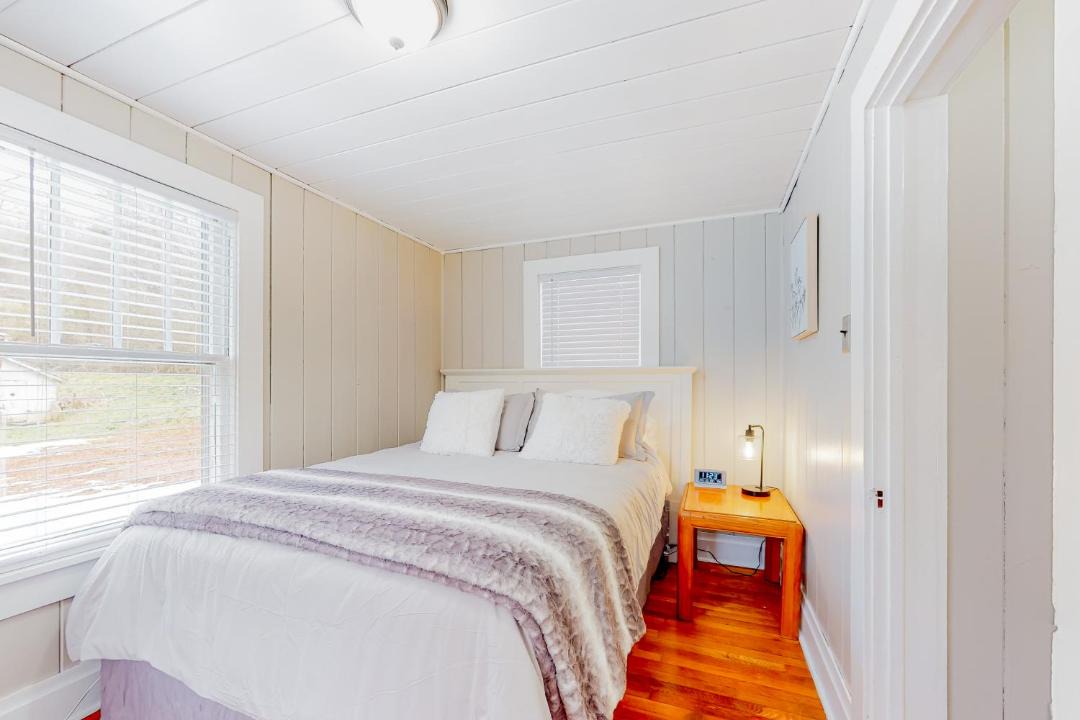 Photo of Bedroom in Candler