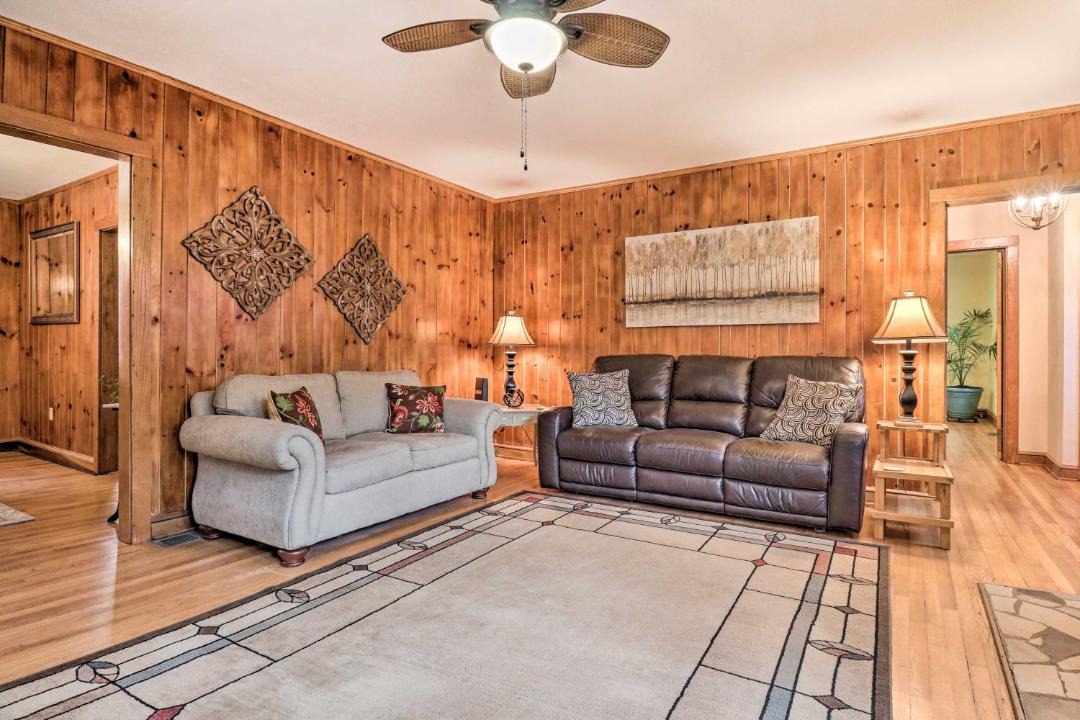 Photo of Livingroom in Pisgah Forest