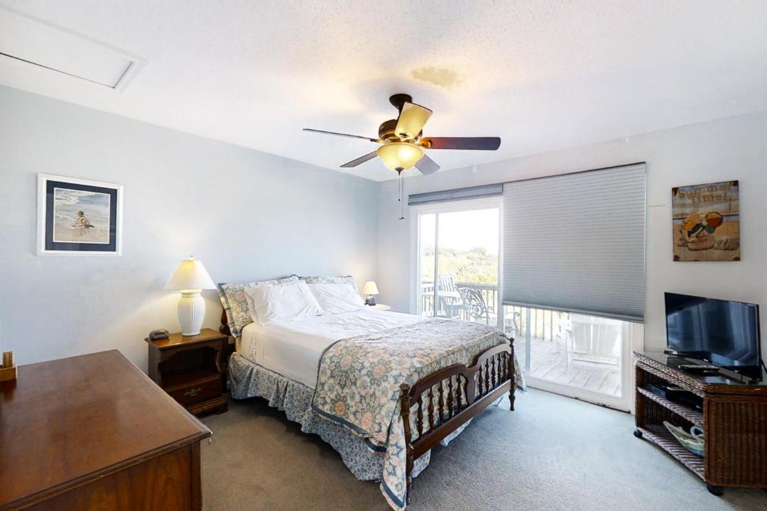 Photo of Bedroom in Pine Knoll Shores