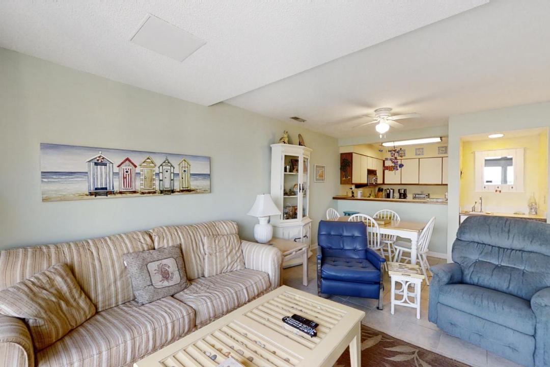 Photo of Livingroom in Pine Knoll Shores