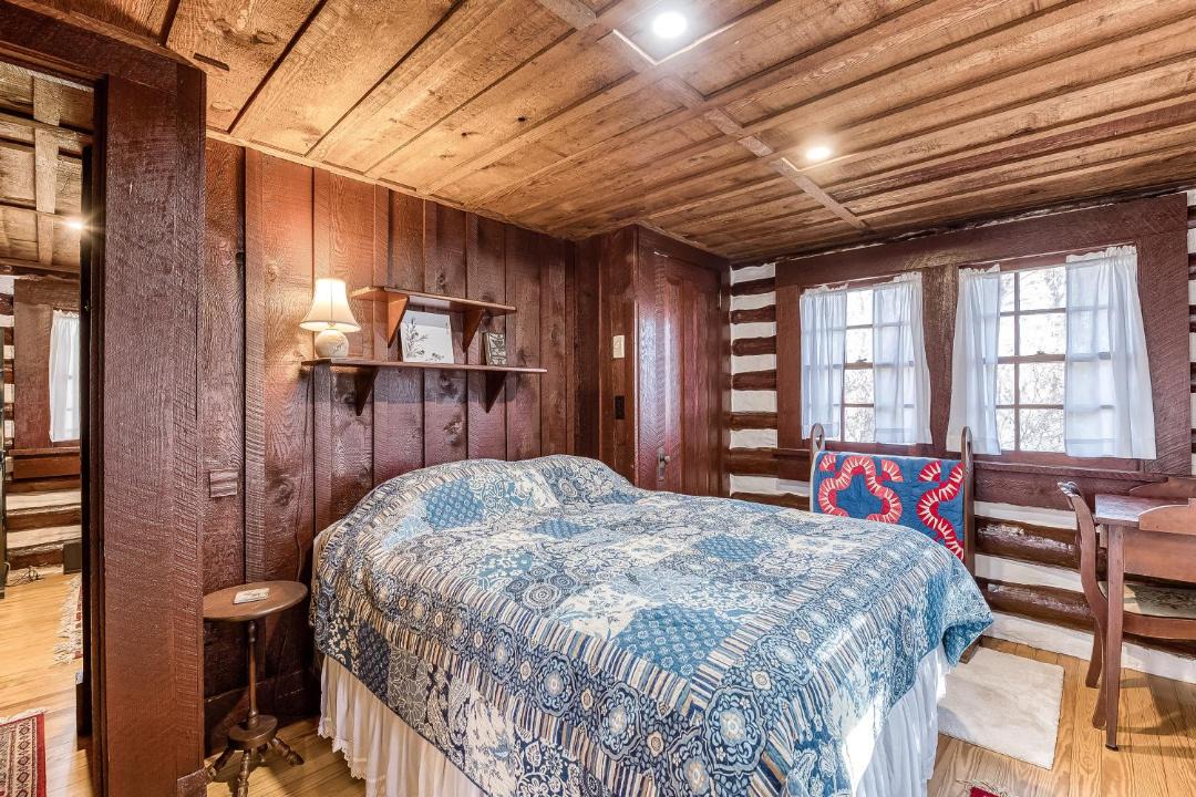 Photo of Bedroom in Lake Junaluska