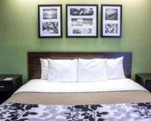 Photo of Bedroom in Garner