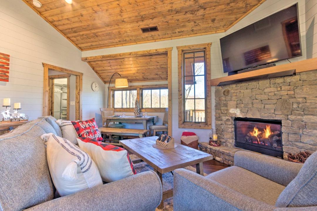 Photo of Livingroom in Tuckasegee