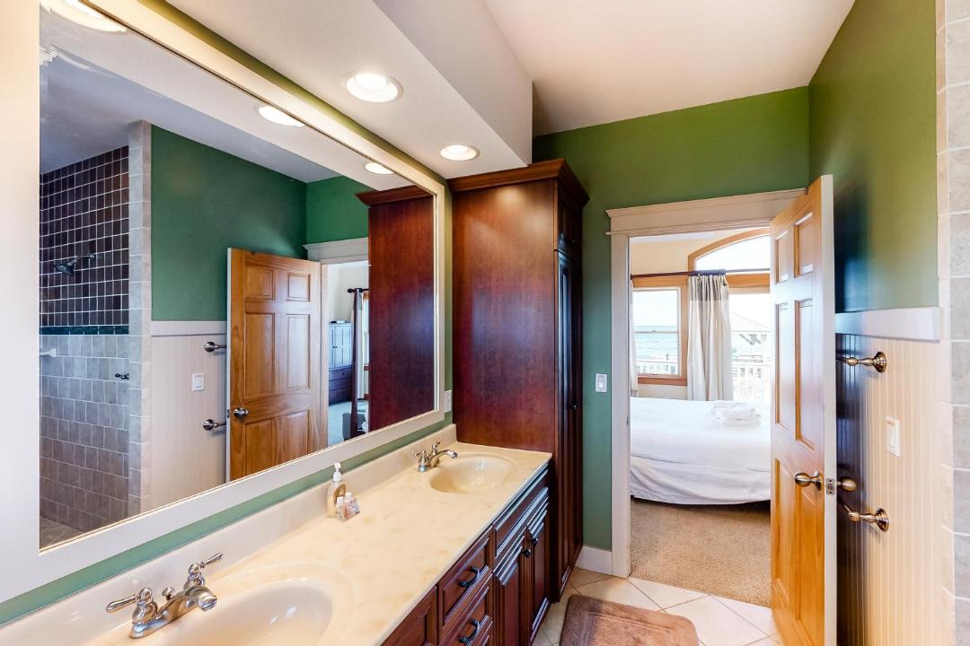 Photo of Bathroom in Whalehead Beach