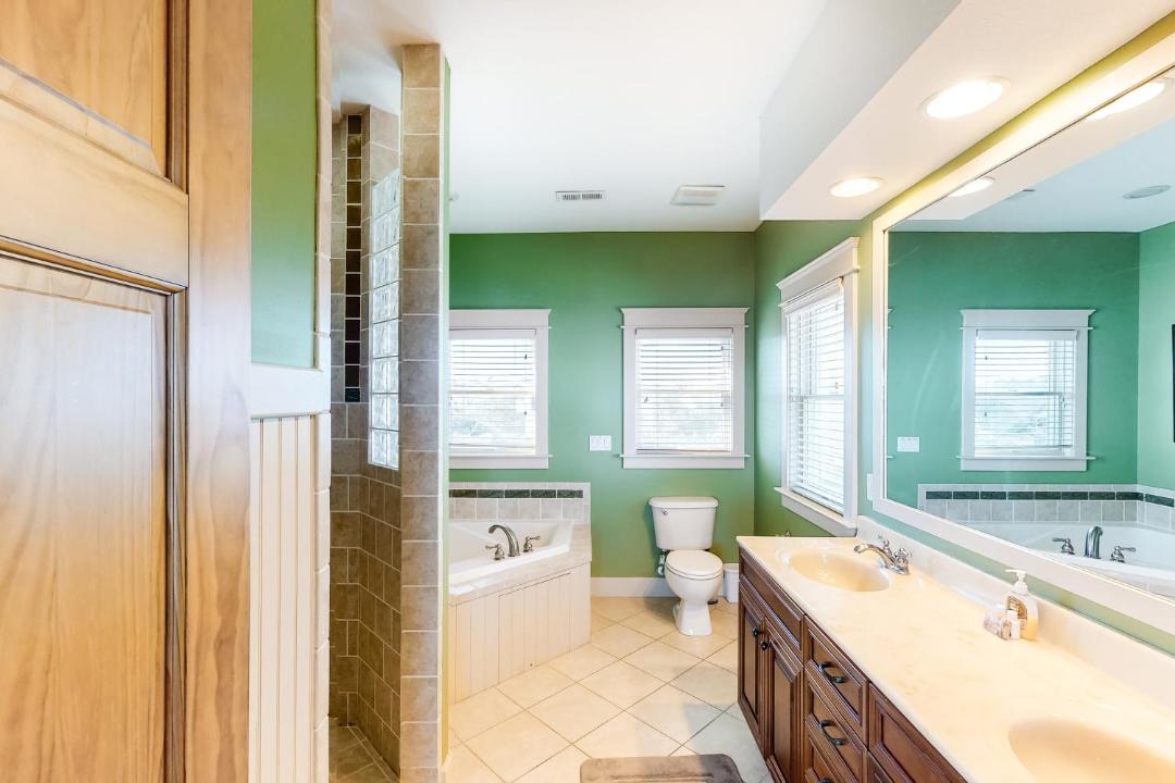 Photo of Bathroom in Whalehead Beach
